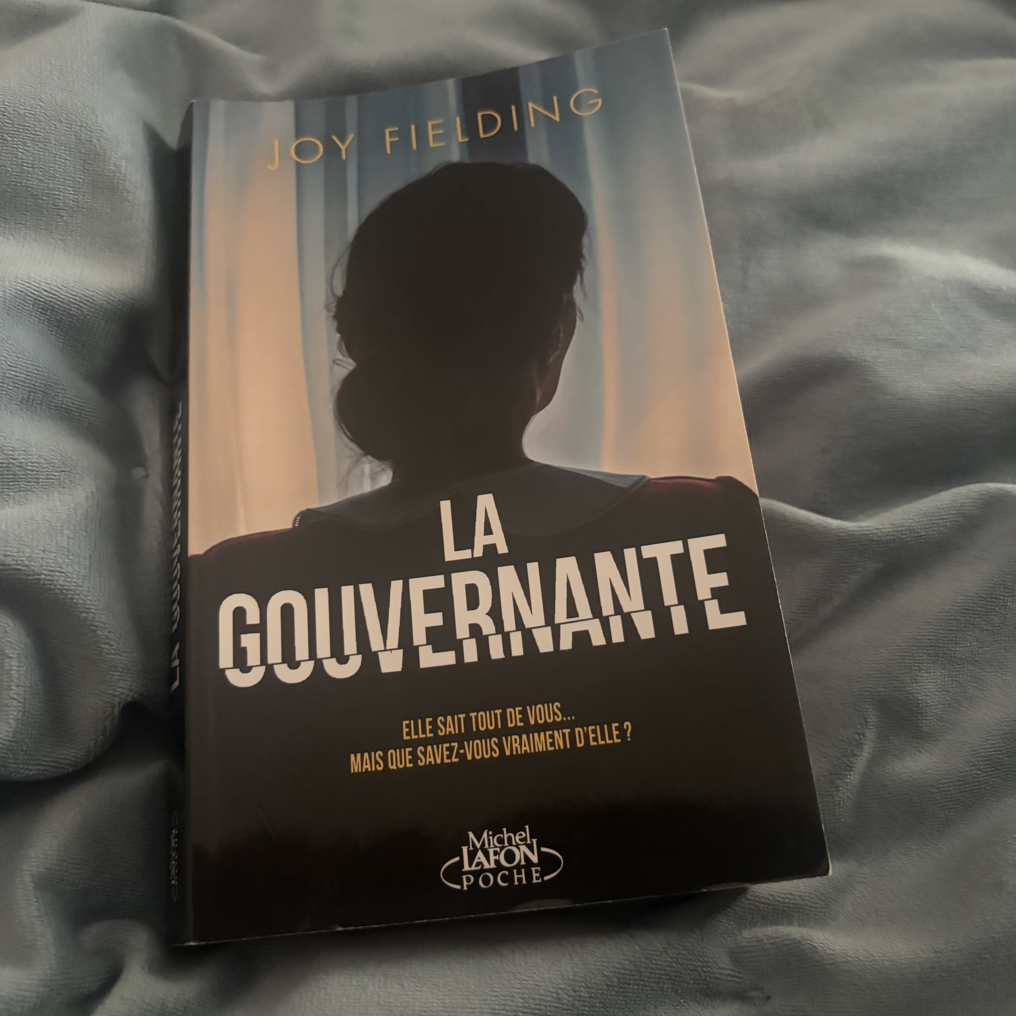« La Gouvernante : et si vous aviez laissé le loup entrer dans la bergerie ? » : thriller psychologique (roman)
