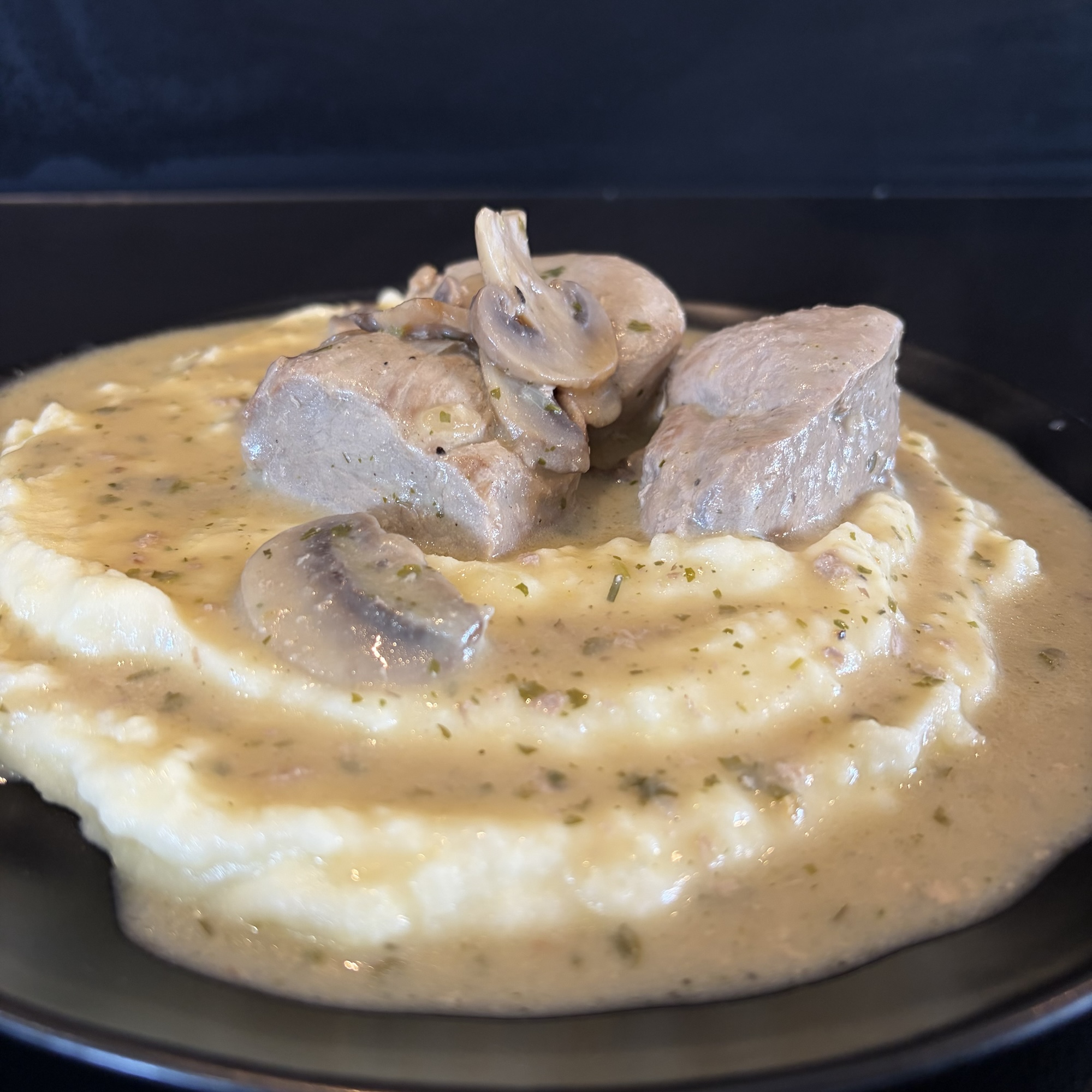 Filet mignon à la crème et aux champignons
